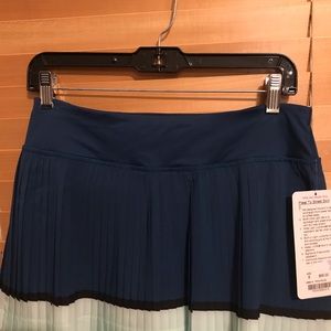 Lululemon Pleat To Street Shirt II Size 6